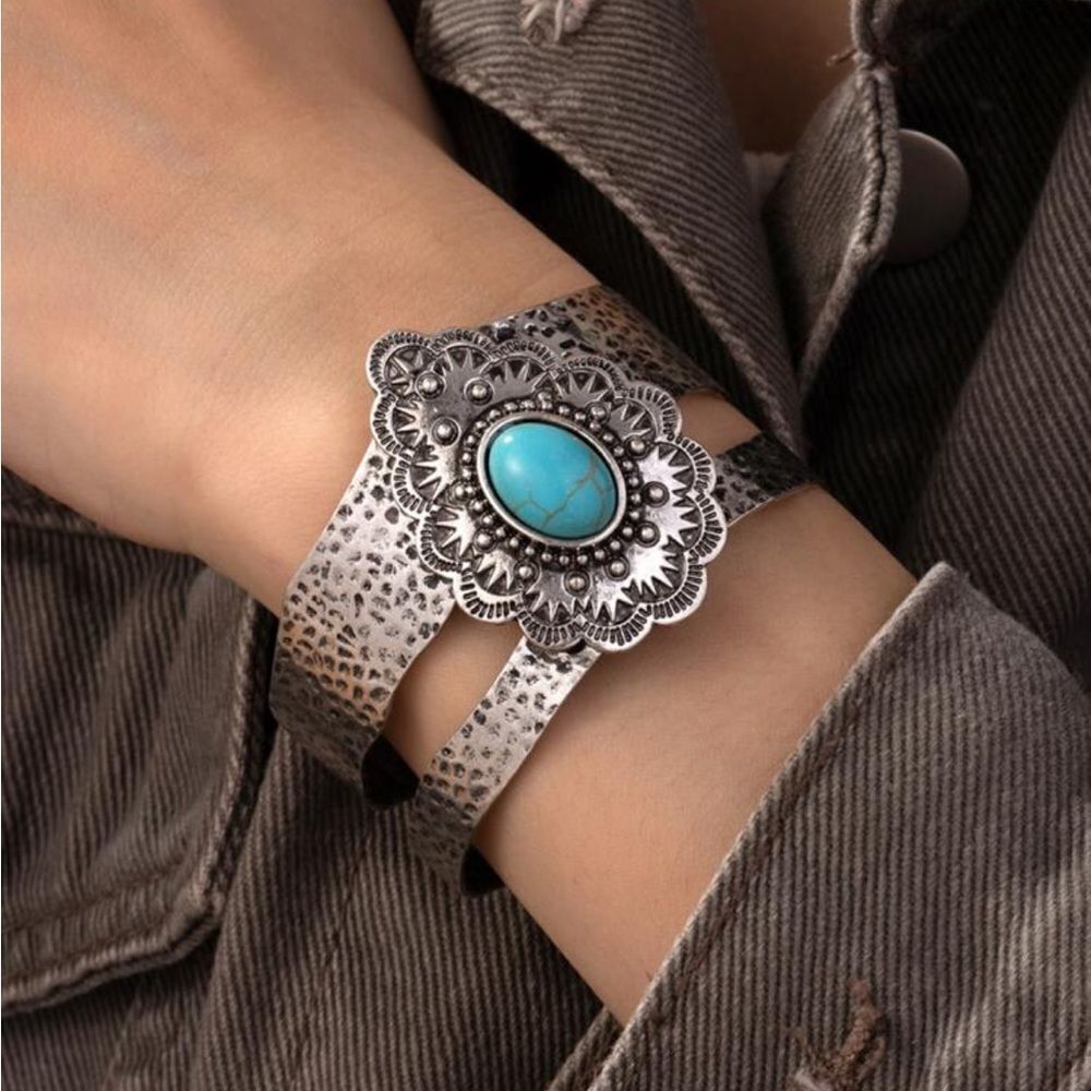 Vintage style turquoise and silver metal open cuff bangle. New
